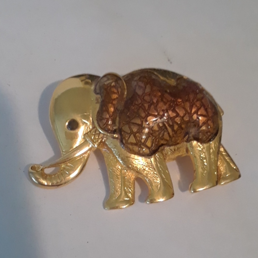 80s vintage gold baby elephant pin brooch